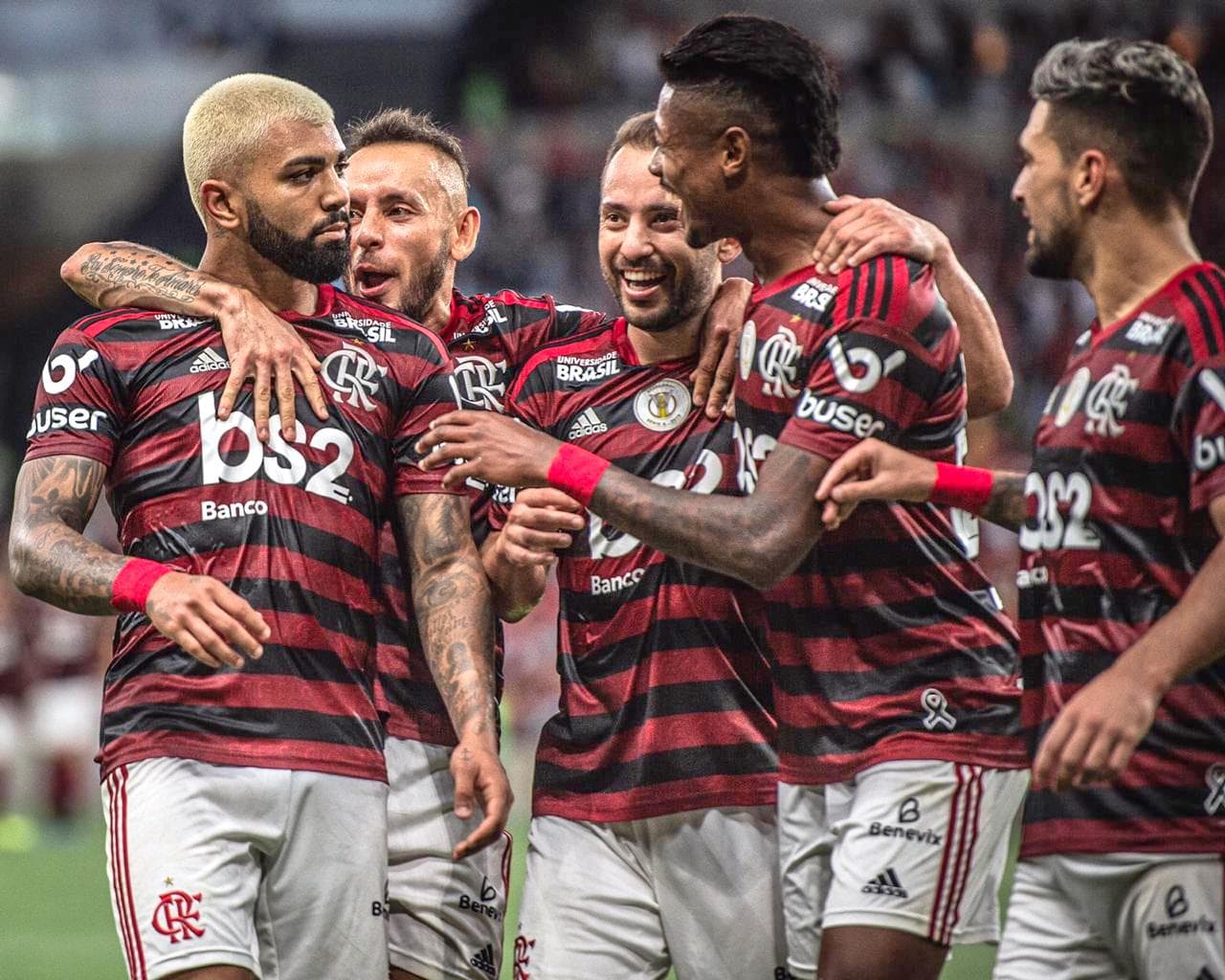 Atualmente no Grêmio, Rafinha montou seu time dos sonhos da carreira com apenas um jogador do Flamengo