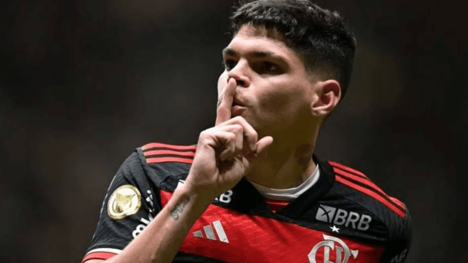 Ayrton Lucas é alvo de times brasileiros