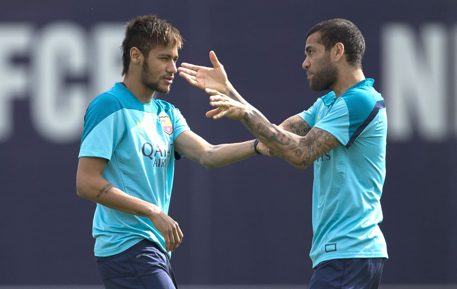 Barcelona estaria de portas abertas para o retorno de Daniel Alves e Flamengo ganha concorrente de peso para sua contratação