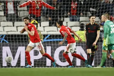 Benfica e Ajax empatam 2-2 em jogaço de futebol