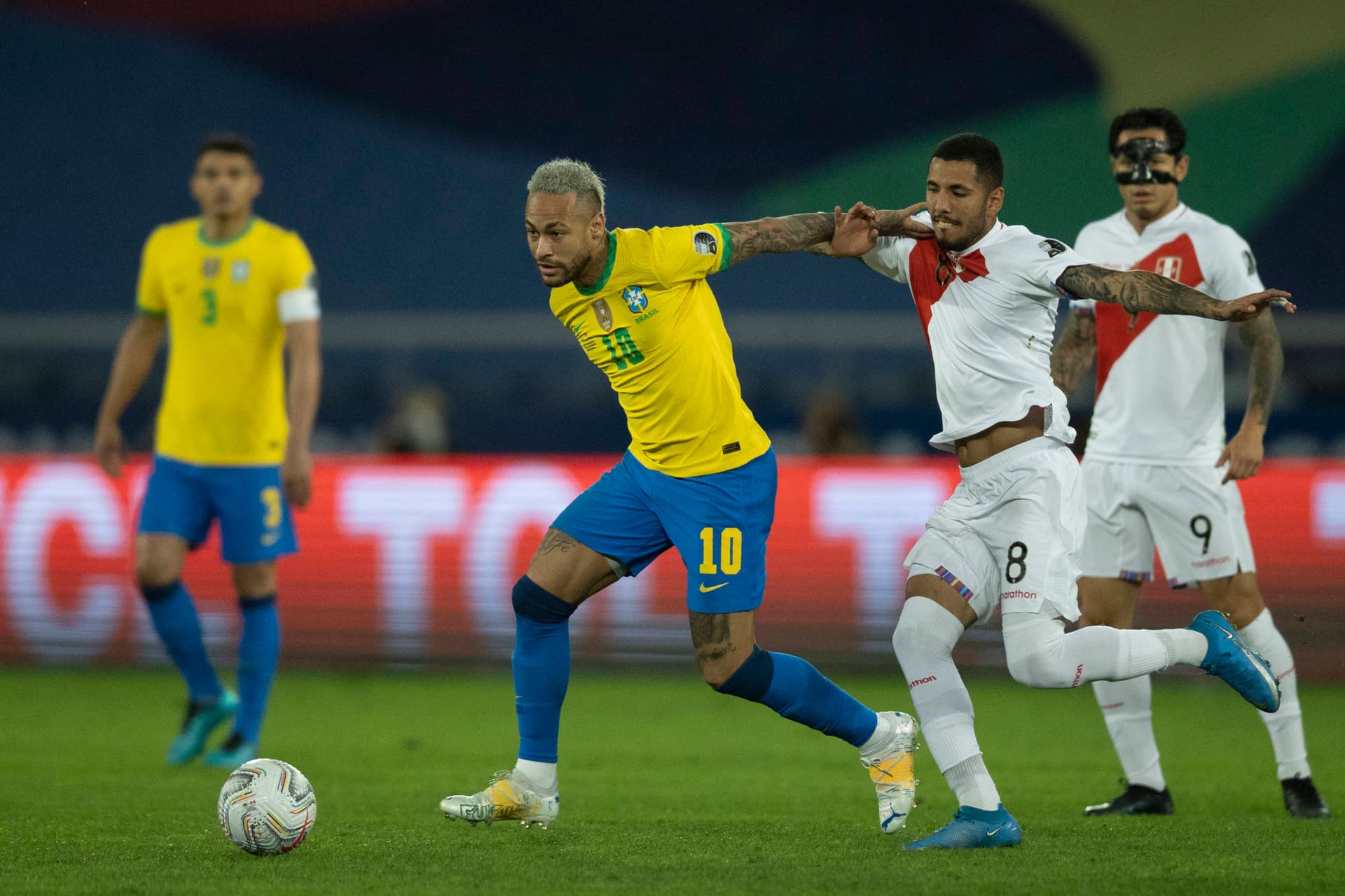 Brasil enfrenta o Peru pelas Eliminatórias para a Copa do Mundo e Tite tem retrospecto quase perfeito