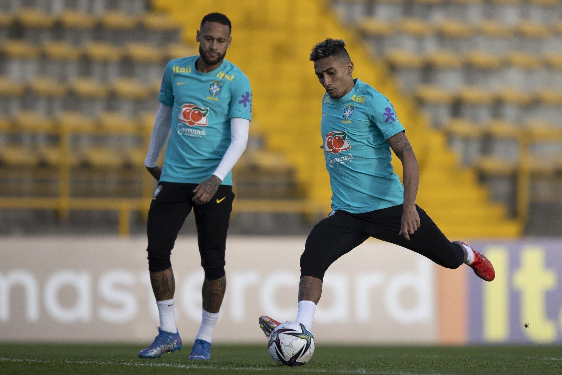 Brasil enfrenta Uruguai no último jogo de outubro e pode ficar sem oito jogadores de forma inesperada; Flamengo segue sem Gabigol
