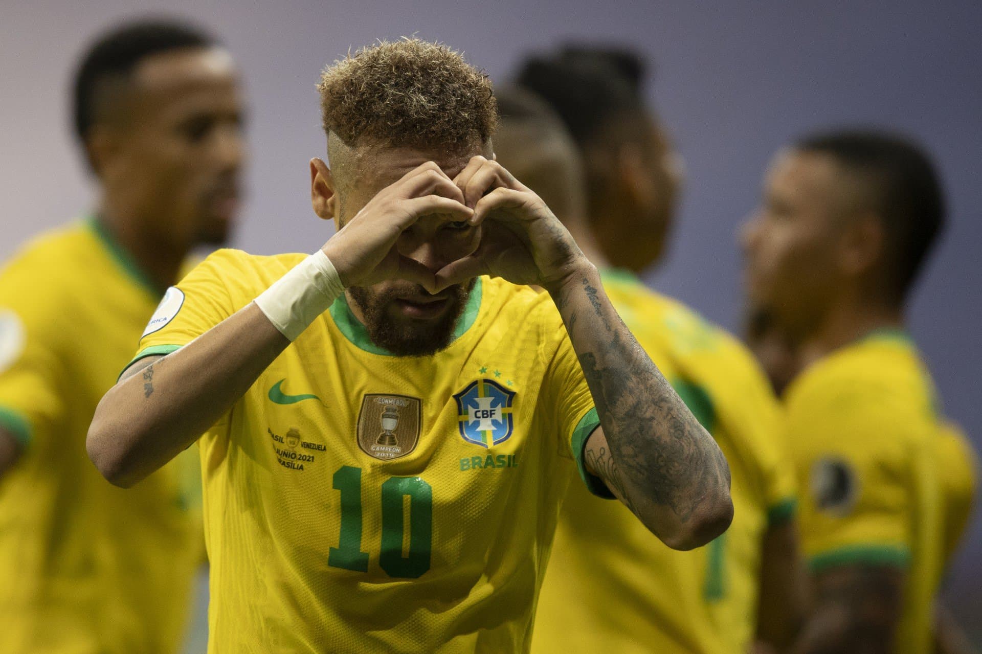 Brasil está no Chile para o duelo contra os donos da casa pelas Eliminatórias para a Copa do Mundo
