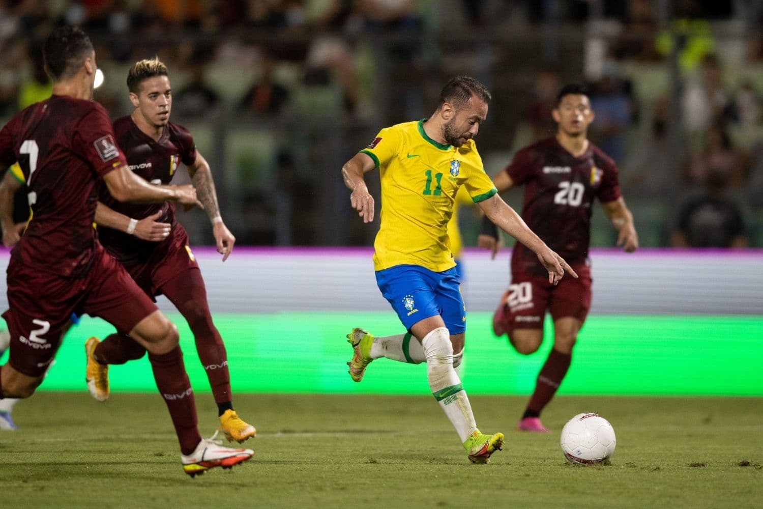 Brasil perde para Venezuela após o fim do primeiro tempo pelas Eliminatórias para a Copa do Mundo e liga sinal de alerta mesmo em primeiro