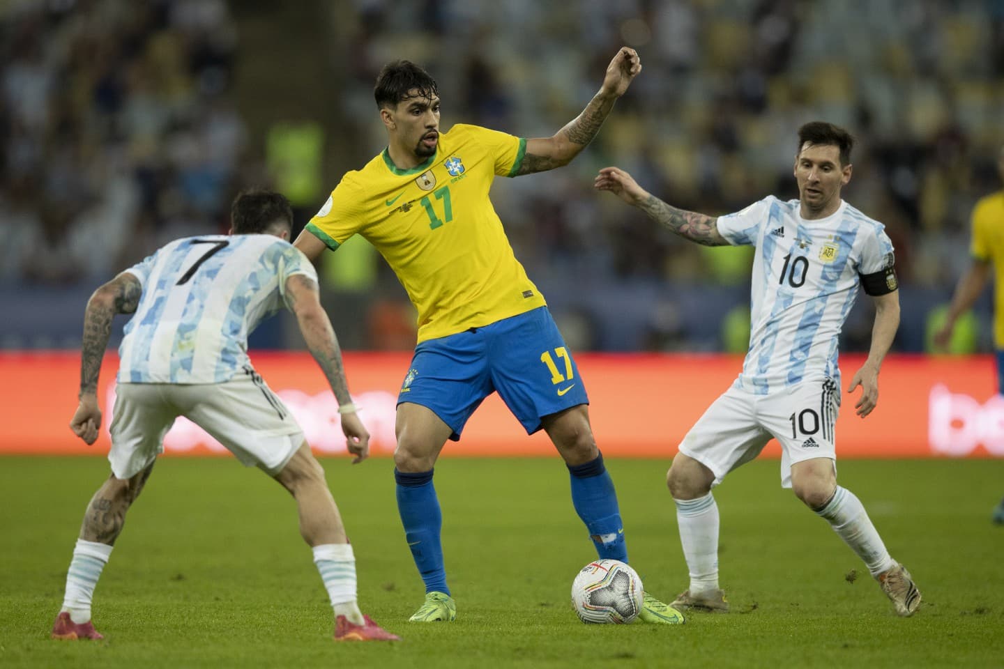 Brasil reencontra Argentina após jogo suspenso em setembro com vaga para a Copa do Mundo e clima de revanche