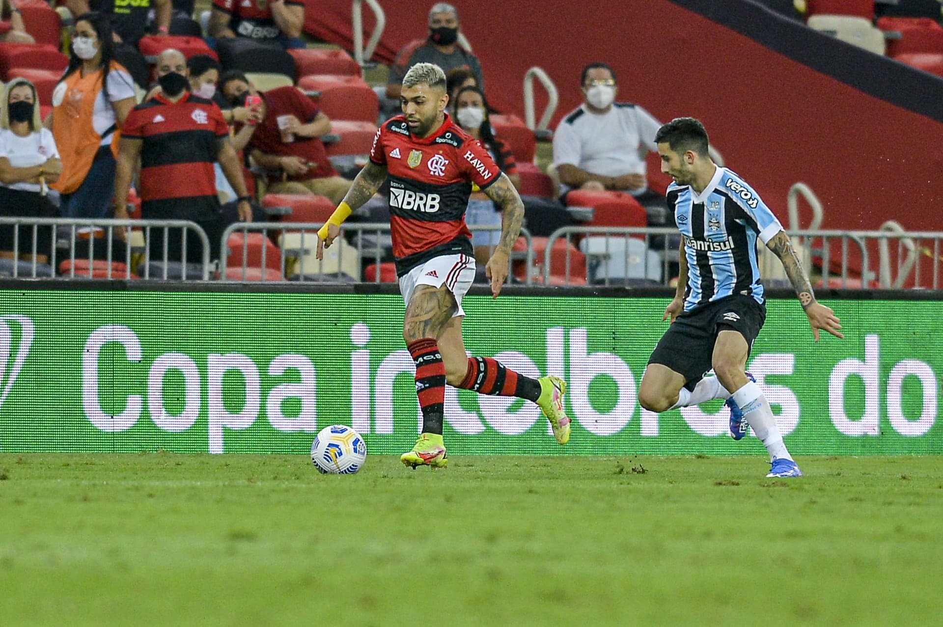 Brasileirão não será paralisado, mas Flamengo não poderá ter o público no estádio