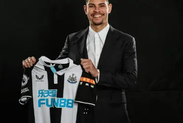 Brasileiro é apresentado no clube inglês e revela ansiedade para entrar logo em campo