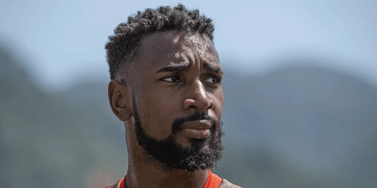 Brasileiro e uruguaio brigaram no treino de terça-feira, Varela teve o nariz lesionado