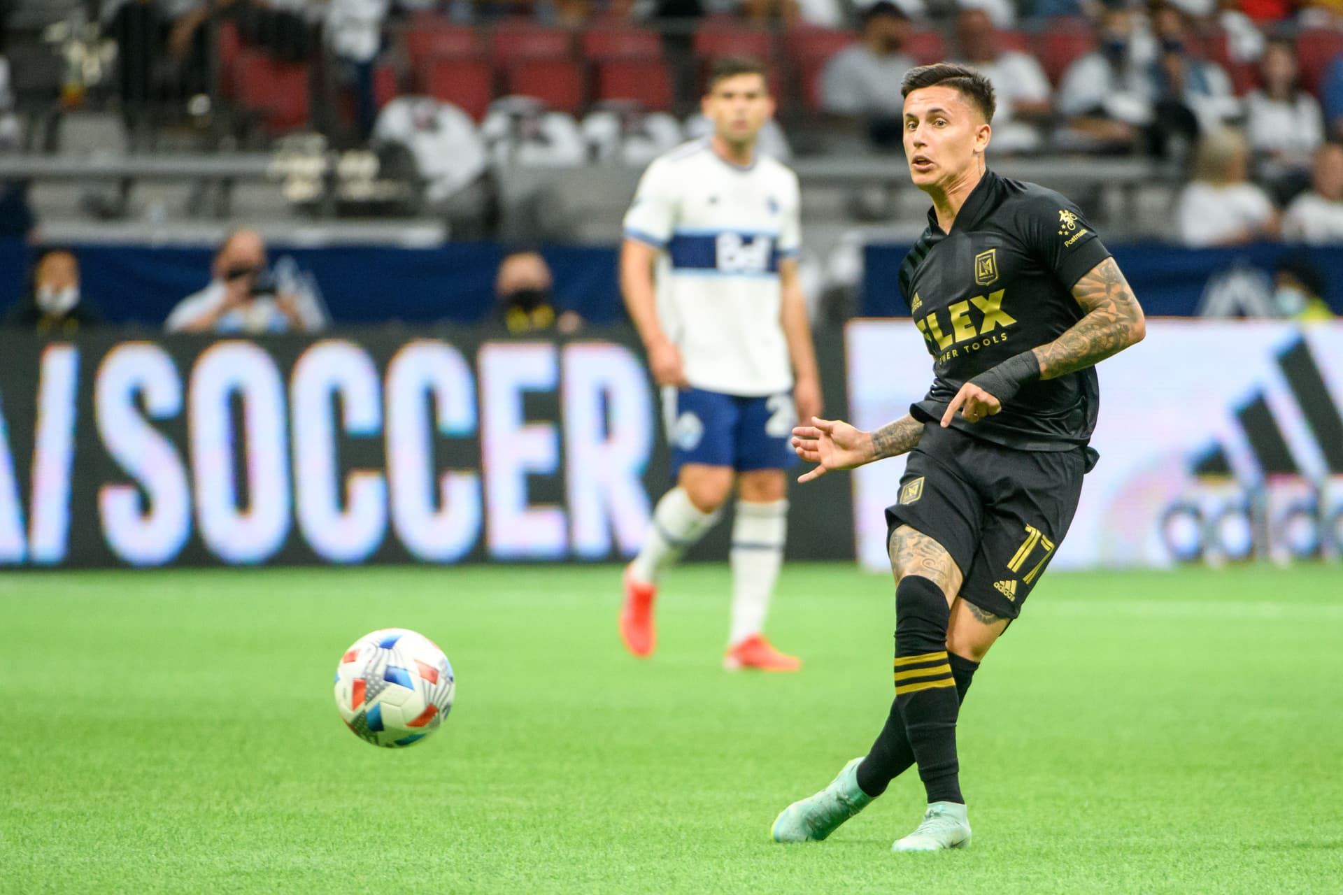 Brian Rodriguez negocia com os dois clubes