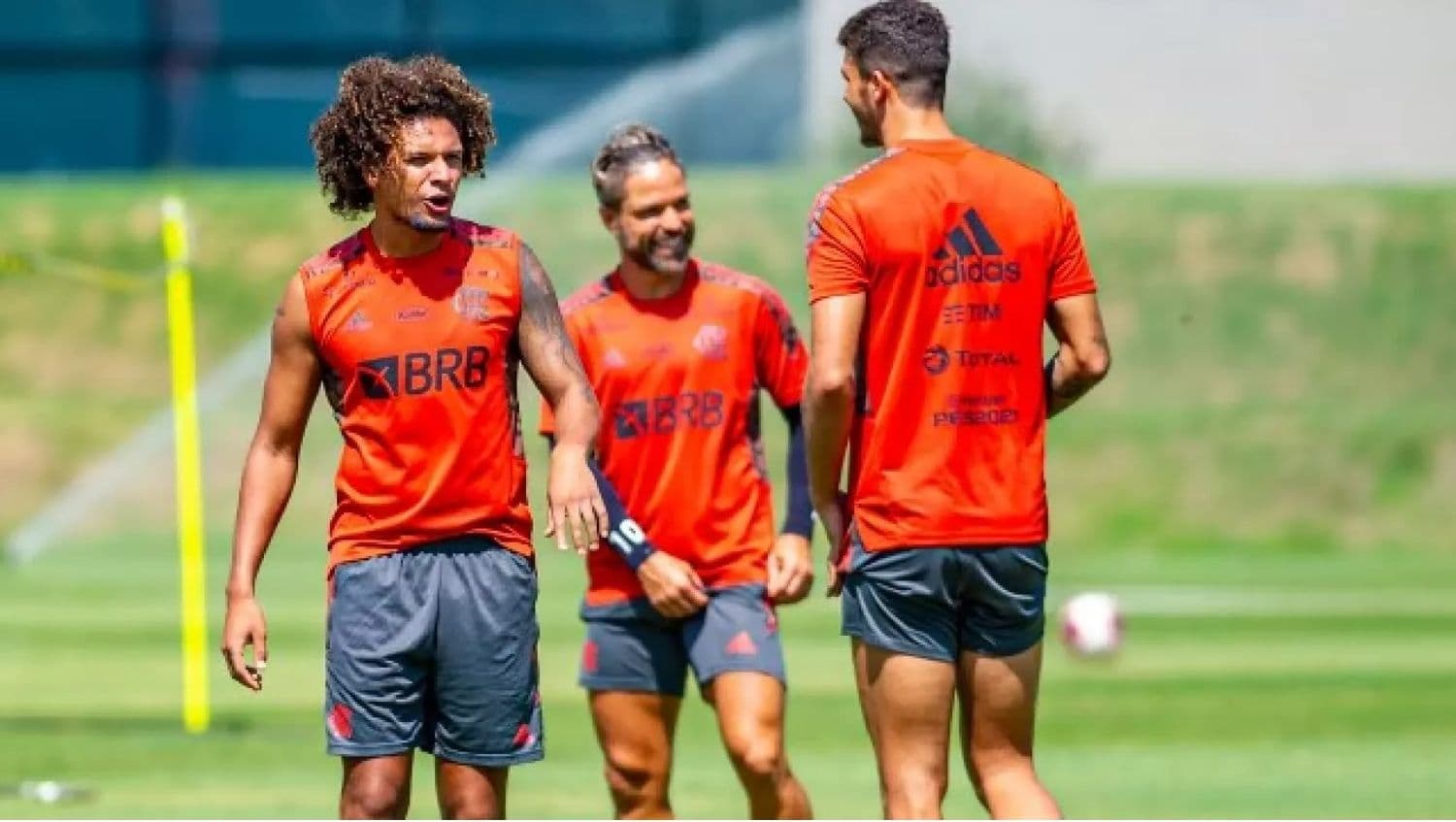Briga no intervalo arruma dor de cabeça para Renato Portaluppi após saber que Gustavo Henrique e Willian Arão não se dão bem