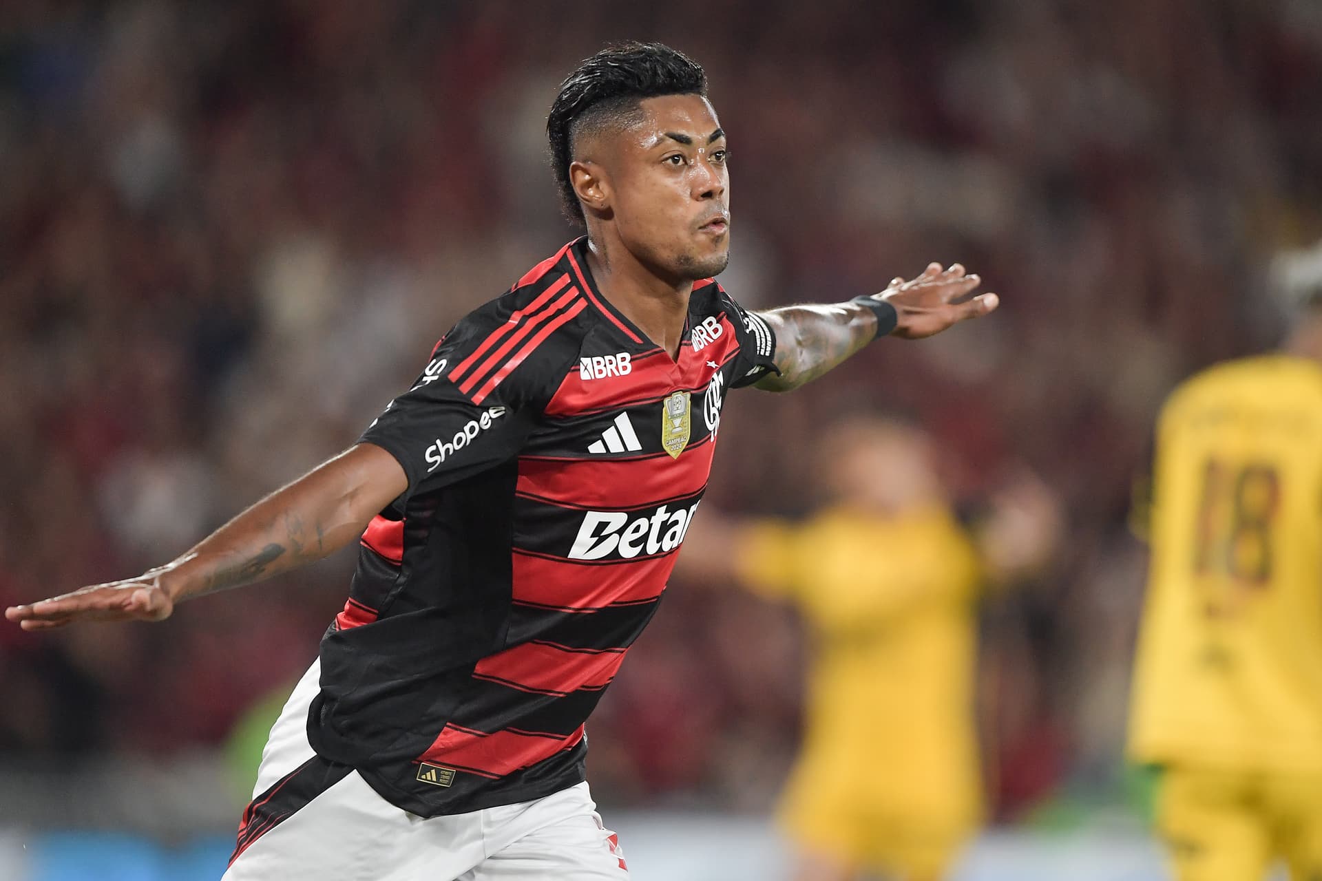 Bruno Henrique comemorando gol pelo Flamengo. Foto: Thiago Ribeiro/AGIF