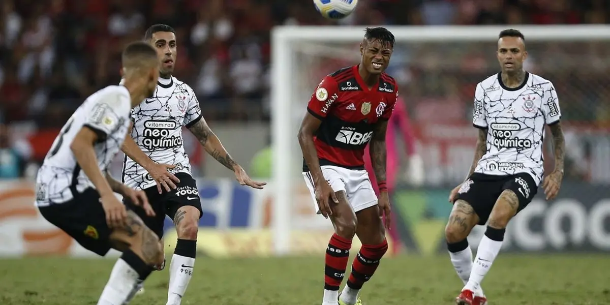 Bruno Henrique descumpre ordem de Renato Portaluppi e se transforma em herói, mas pode perder final da Libertadores