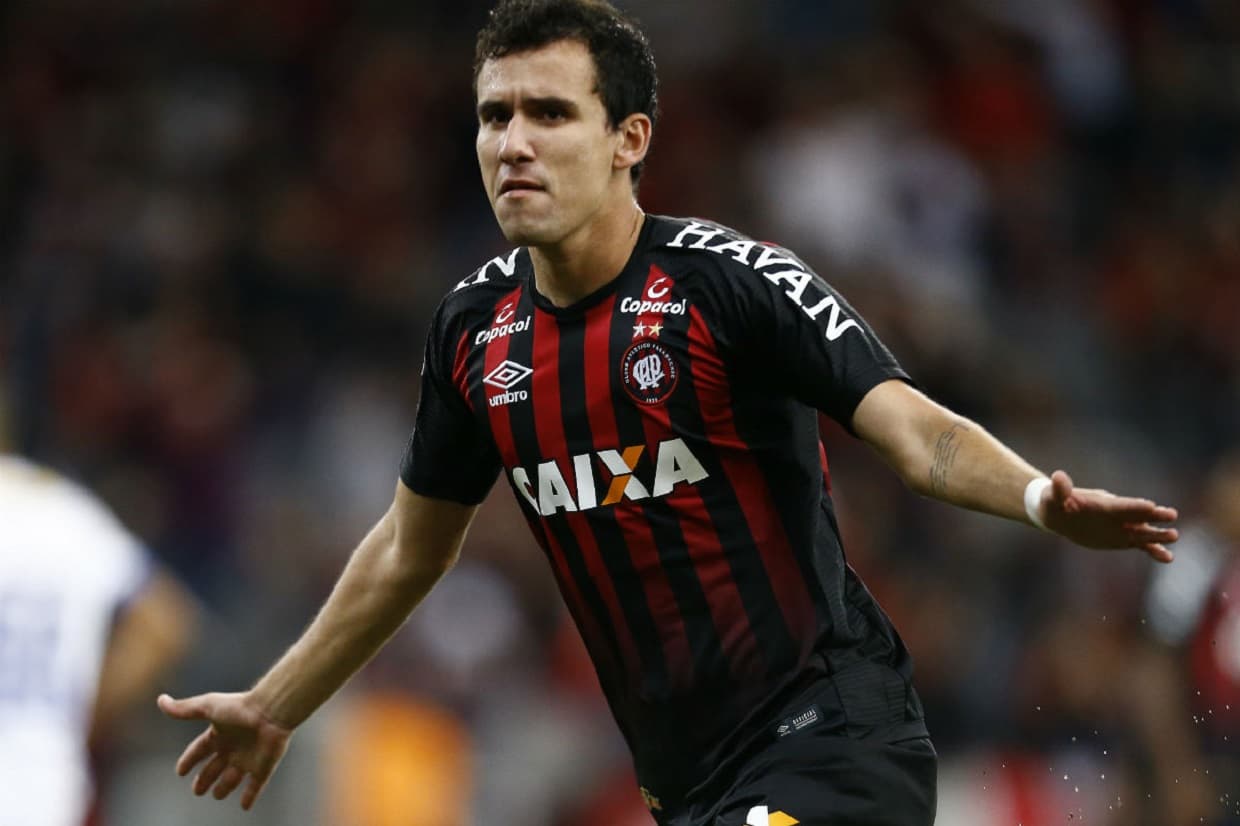 Cada vez perdendo mais espaço, o camisa 9 não deve ficar no São Paulo em 2022