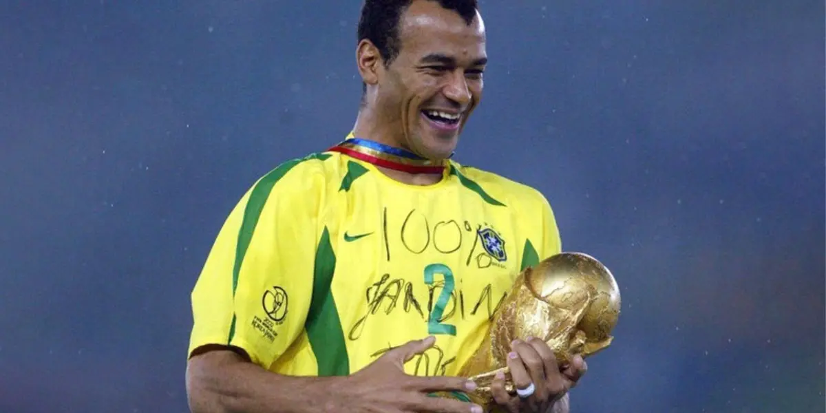 Cafu aproveitou a oportunidade para avaliar a lateral-direita da Seleção Brasileira, sua especialidade
