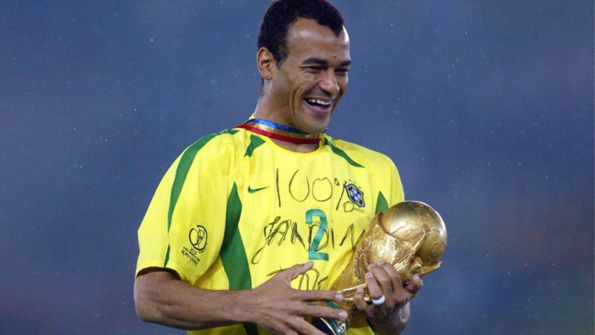 Cafu aproveitou a oportunidade para avaliar a lateral-direita da Seleção Brasileira, sua especialidade