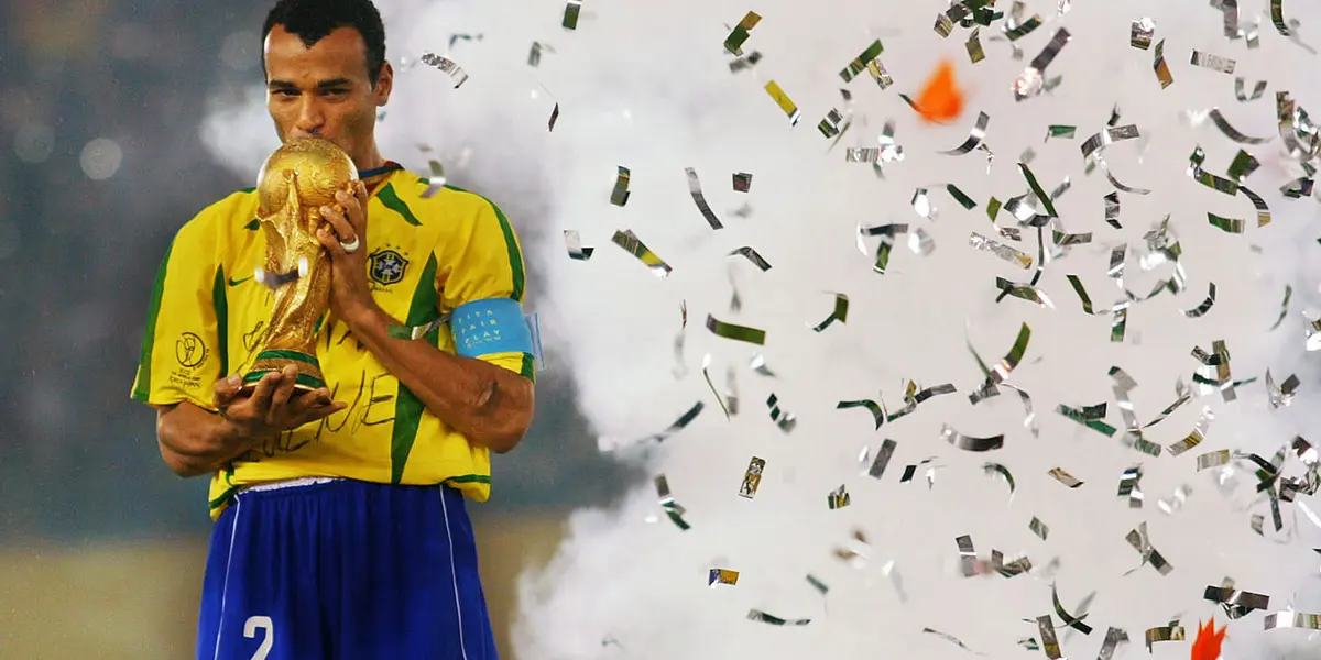 Cafu é considerado por muitos torcedores e por grande parte da imprensa como o maior lateral direito da história