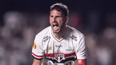 Calleri volta a atuar bem e anima a torcida do São Paulo