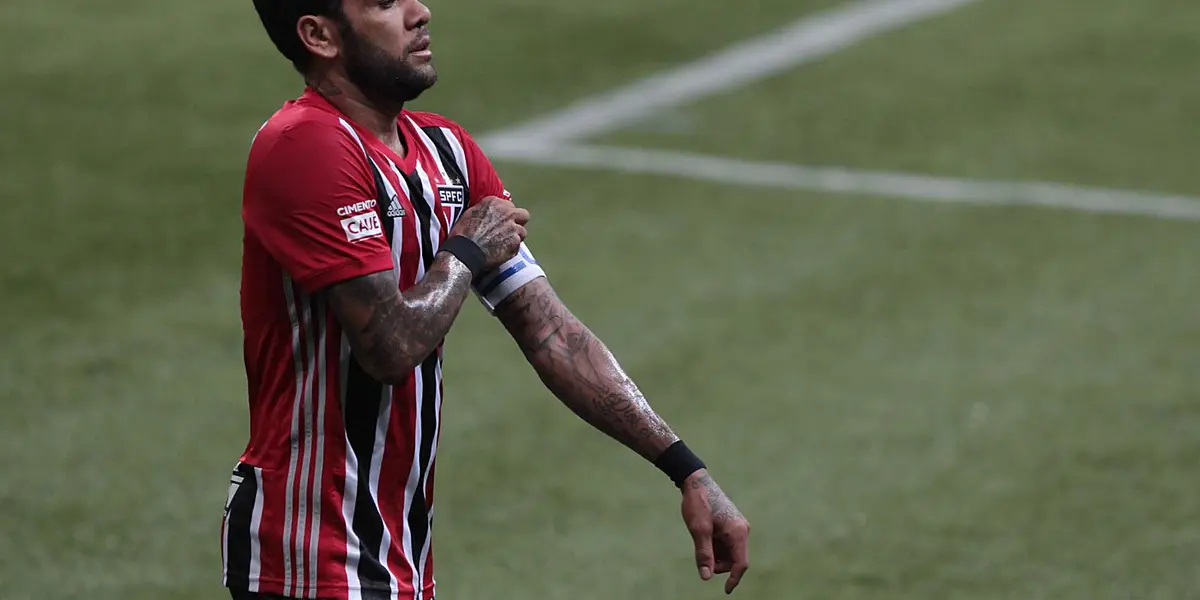 Camisa 10 do São Paulo, Daniel Alves abre o jogo sobre chegada de Miranda