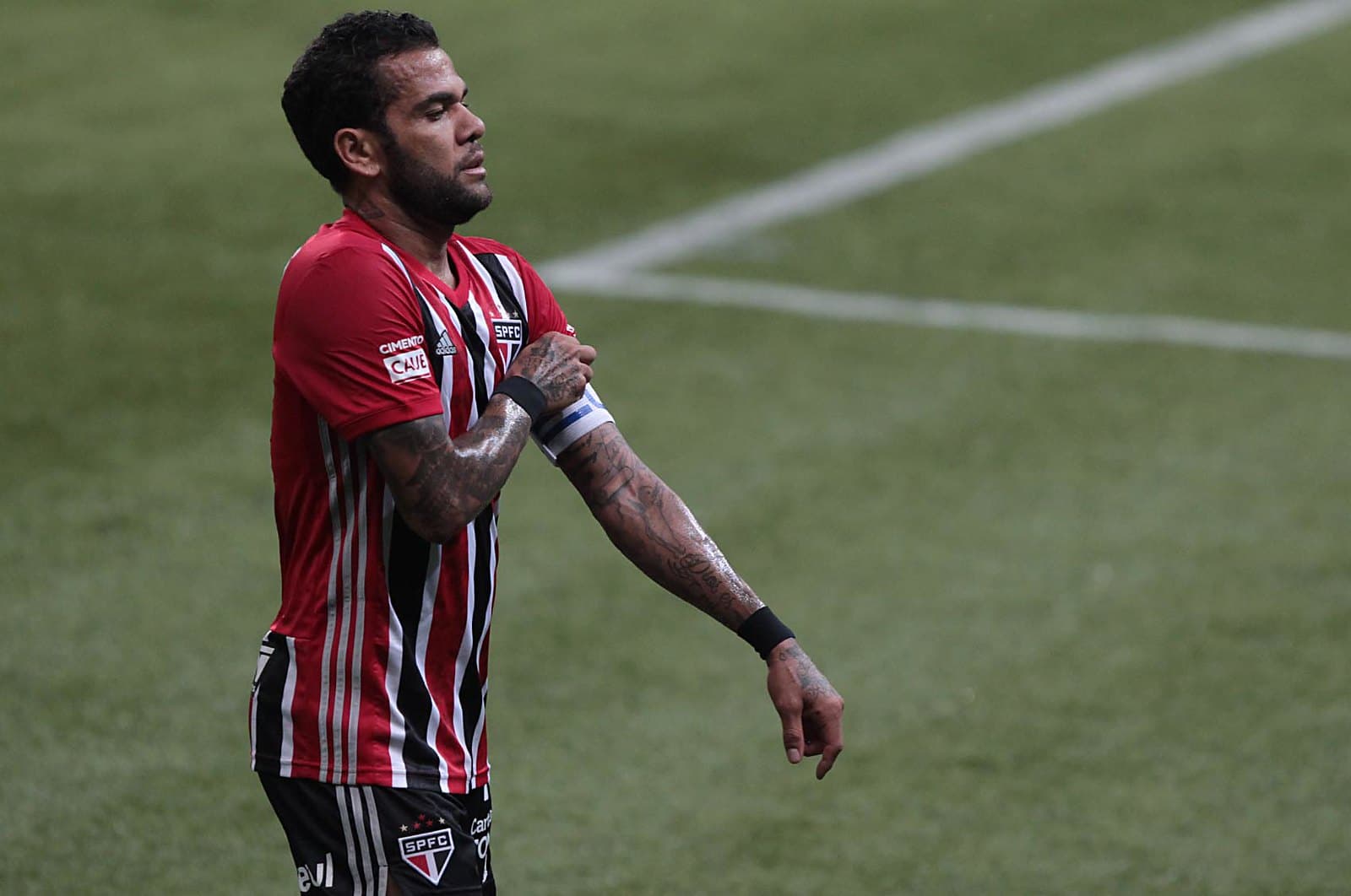 Camisa 10 do São Paulo, Daniel Alves abre o jogo sobre chegada de Miranda