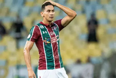 Camisa 10 questionou decisão do treinador, que pediu paciência, mas o clima esquentou