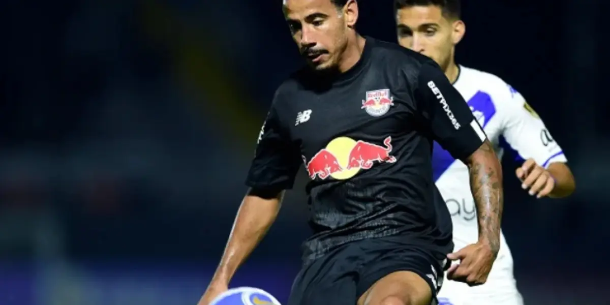 Camisa é produzida pela empresa New Balance