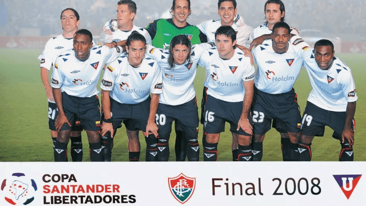 Campeão da Libertadores pela LDU, jogador não deixou saudades no futebol brasileiro após ter passagem por dois gigantes