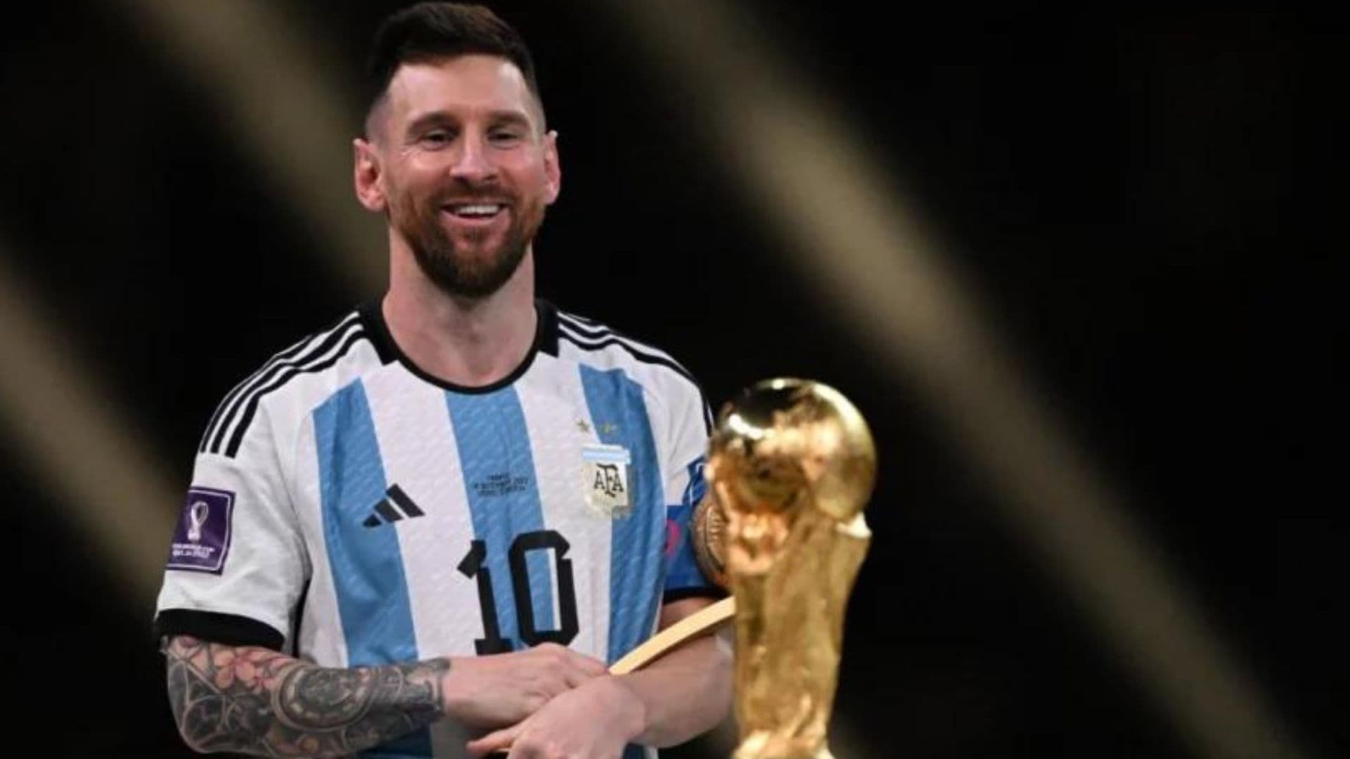 Carlito Tévez revelou porque não parabenizou Lionel Messi pela conquista em dezembro