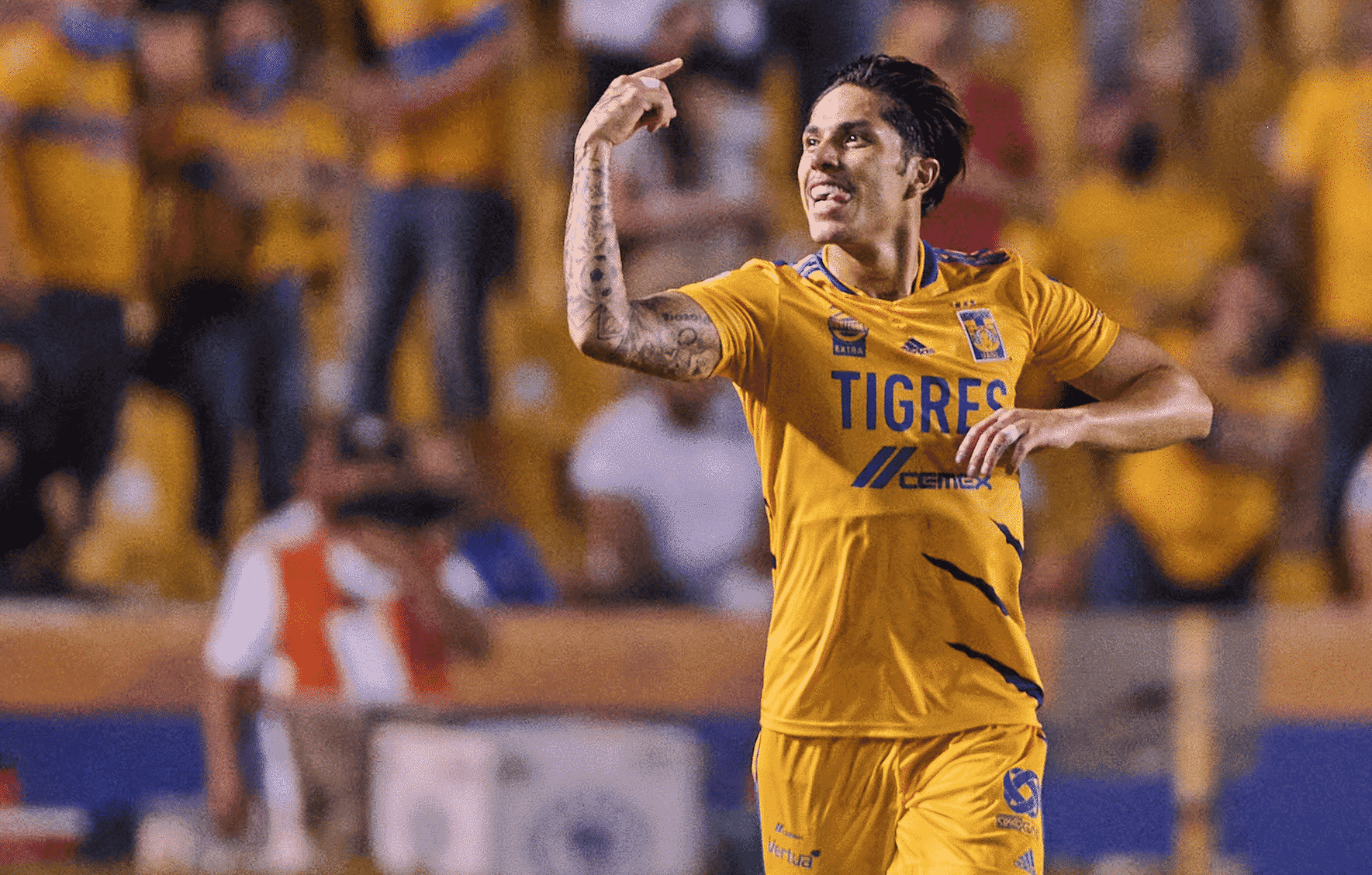 Carlos Salcedo, que teve seu nome ligado ao Flamengo, postou mensagem de despedida em seu perfil no Twitter