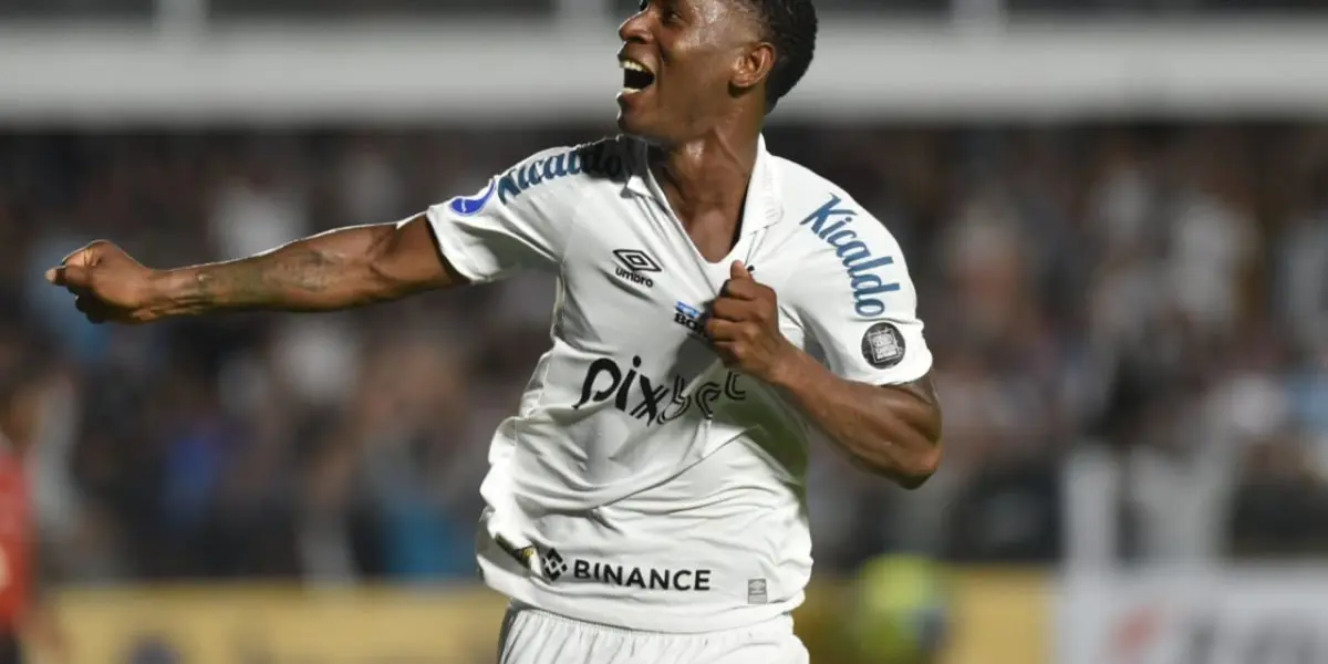 Centroavante ganhou chance com novo treinador do clube após saída do argentino, responsável por sua contratação