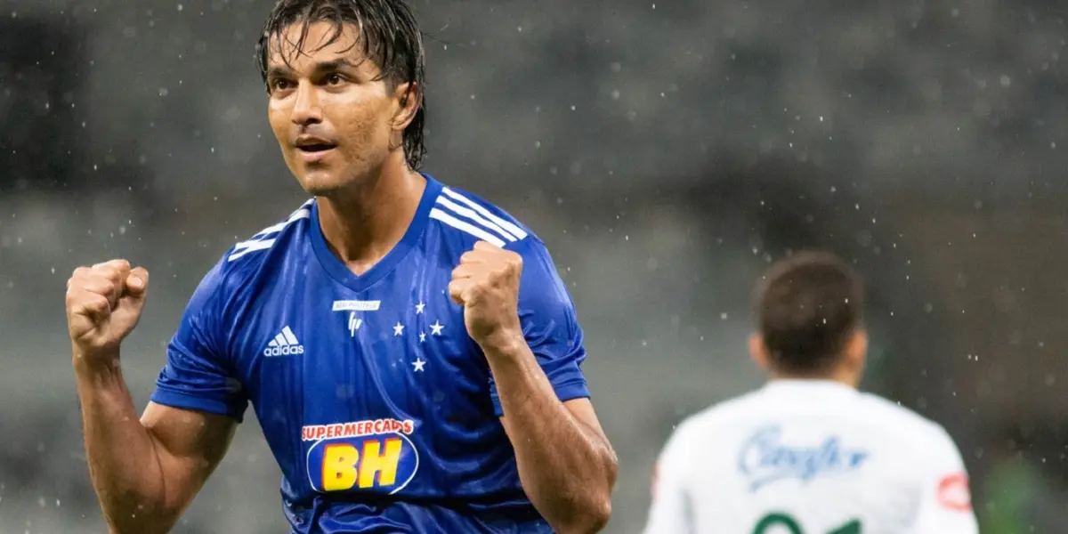 Centroavante não vem tendo oportunidades no clube celeste e está próximo de fechar com o Cerro Porteño