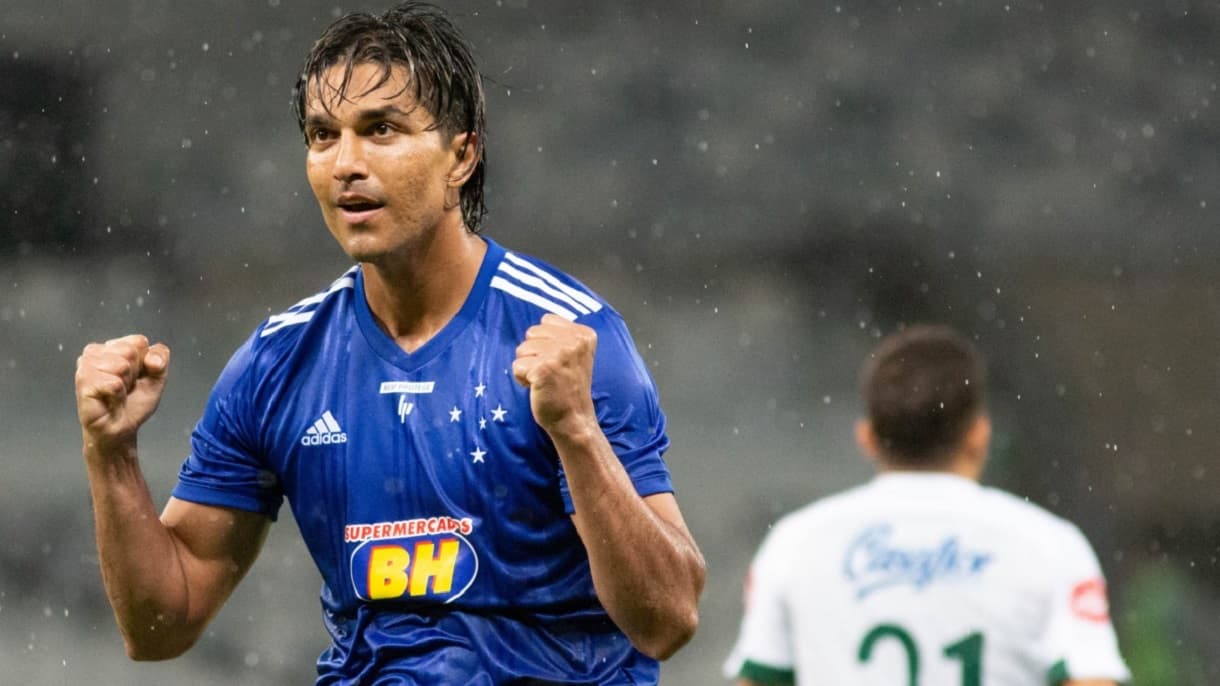 Centroavante não vem tendo oportunidades no clube celeste e está próximo de fechar com o Cerro Porteño