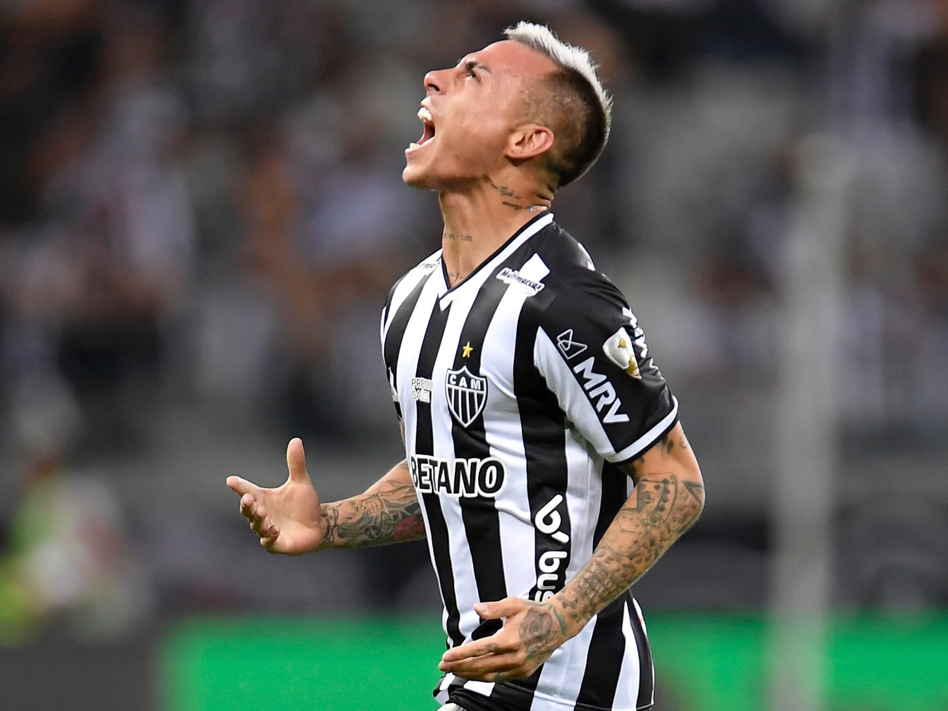 Chileno foi procurado pela diretoria do Galo para renovar seu contrato, mas atitude pode afastá-lo do clube