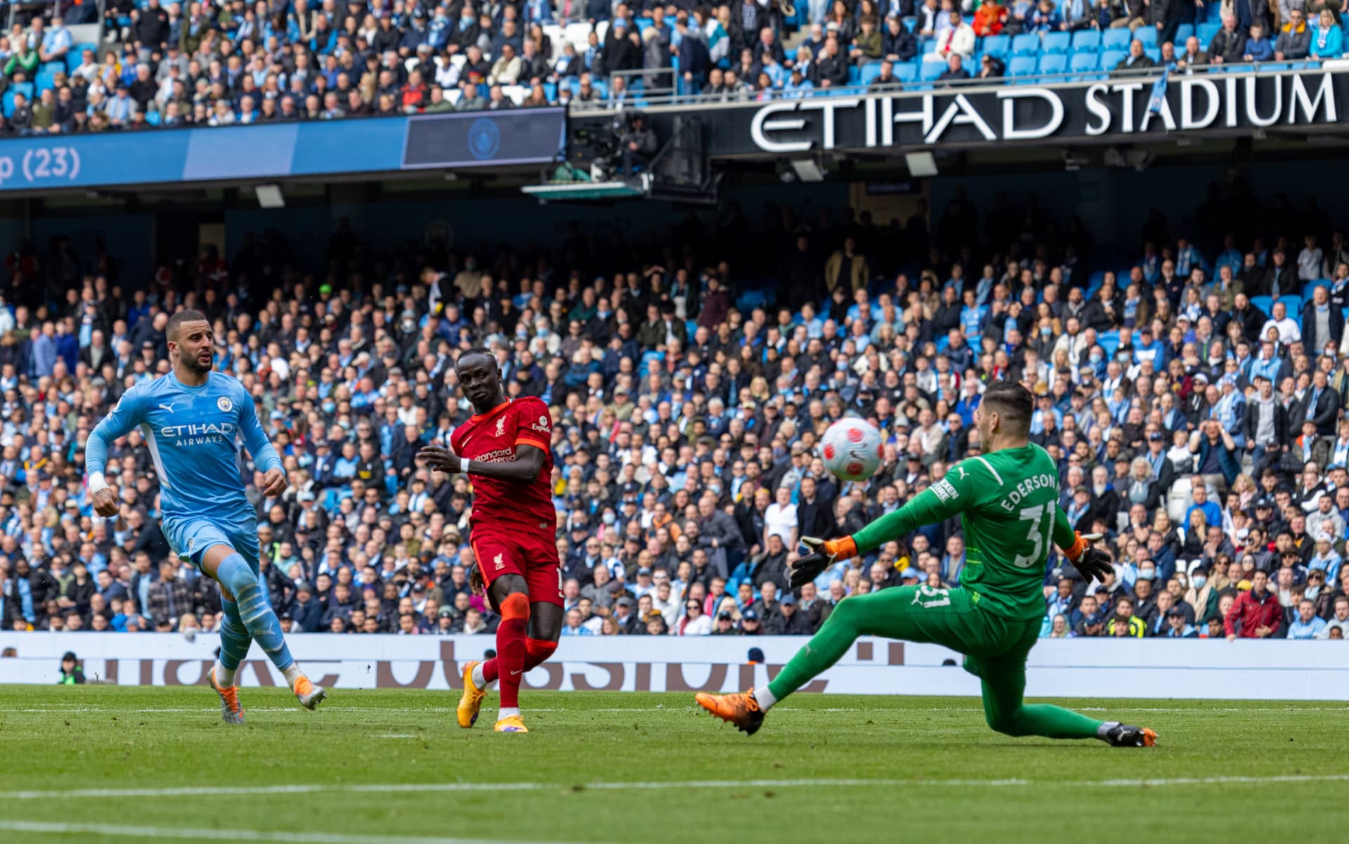 City esteve vencendo por 2 vezes, mas os "reds" conseguiram sempre se recuperar