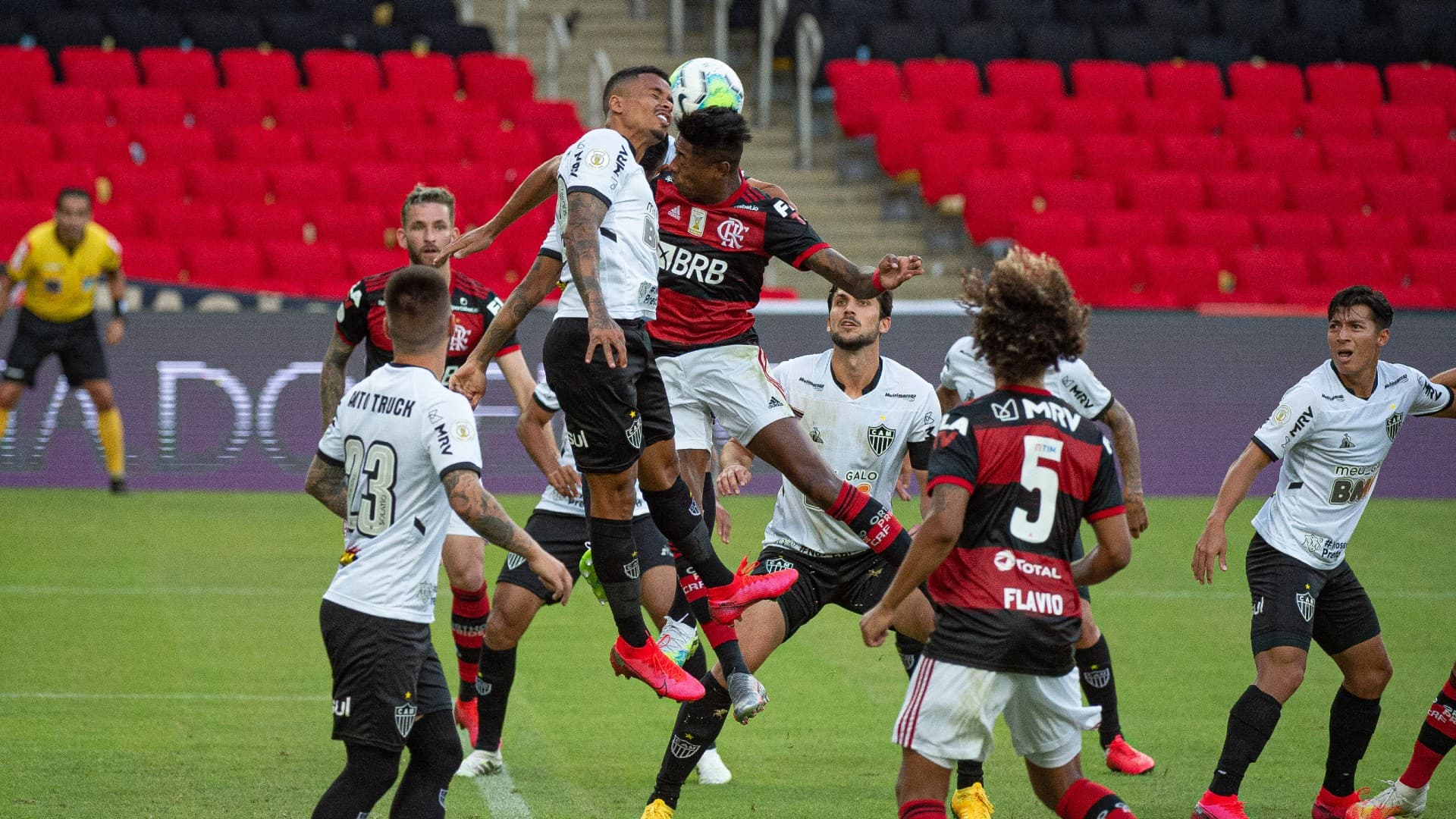 Clássico nacional é o grande jogo da rodada