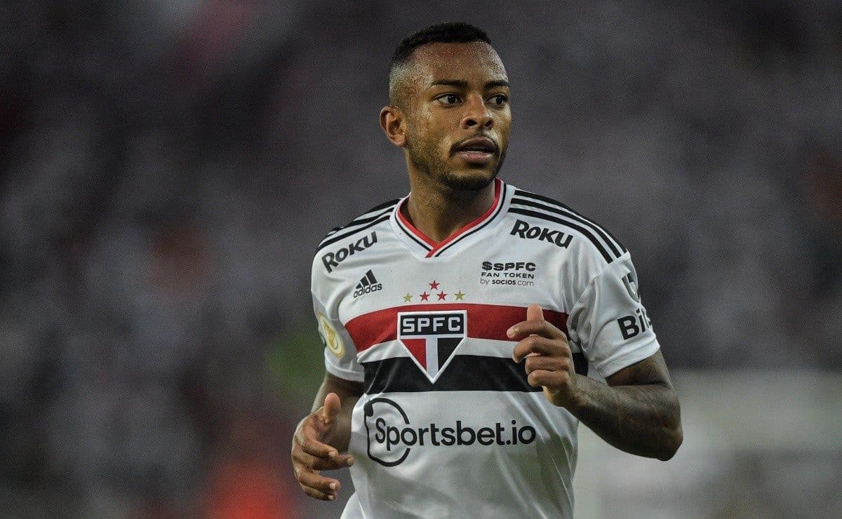 Clube brasileiro recusou a oferta do Besiktas, mas estipulou valor para vender o lateral