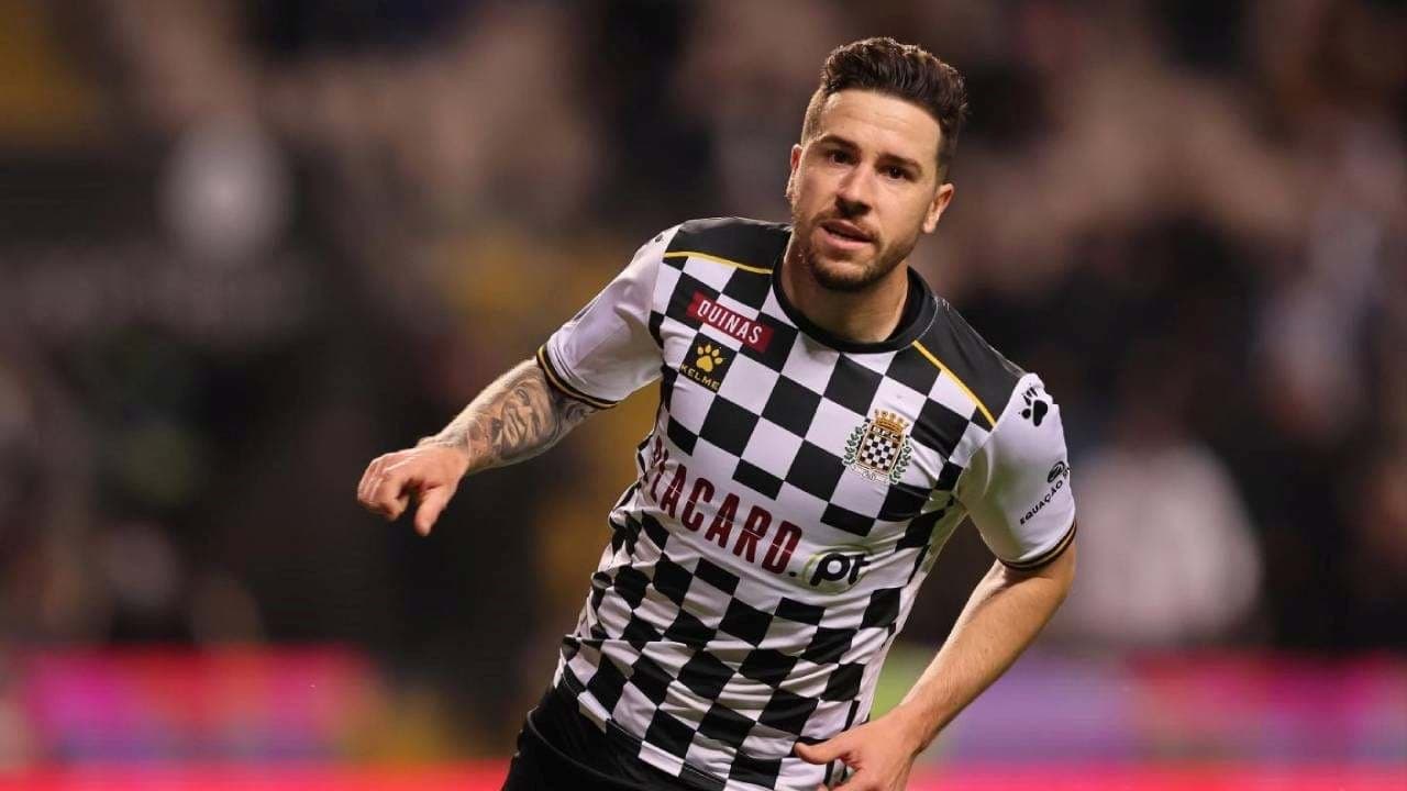 Clube carioca fechou a contratação de Sauer, que era alvo do Braga
