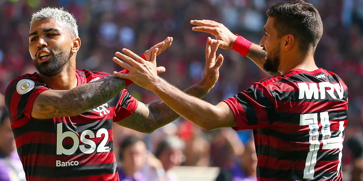 Clube colocou camisa para leilão e as duas estrelas foram desbancadas por outro jogador