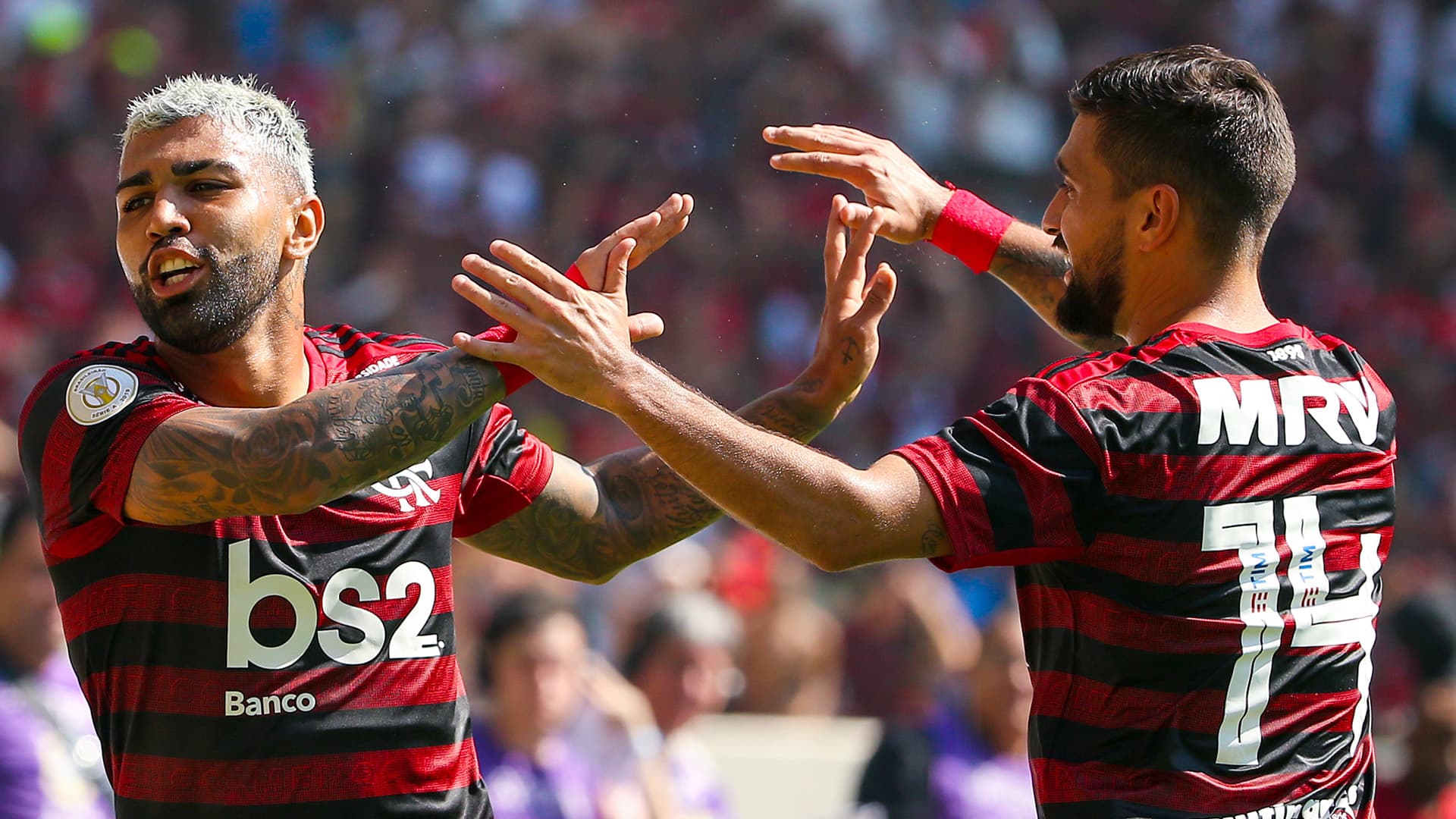 Clube colocou camisa para leilão e as duas estrelas foram desbancadas por outro jogador