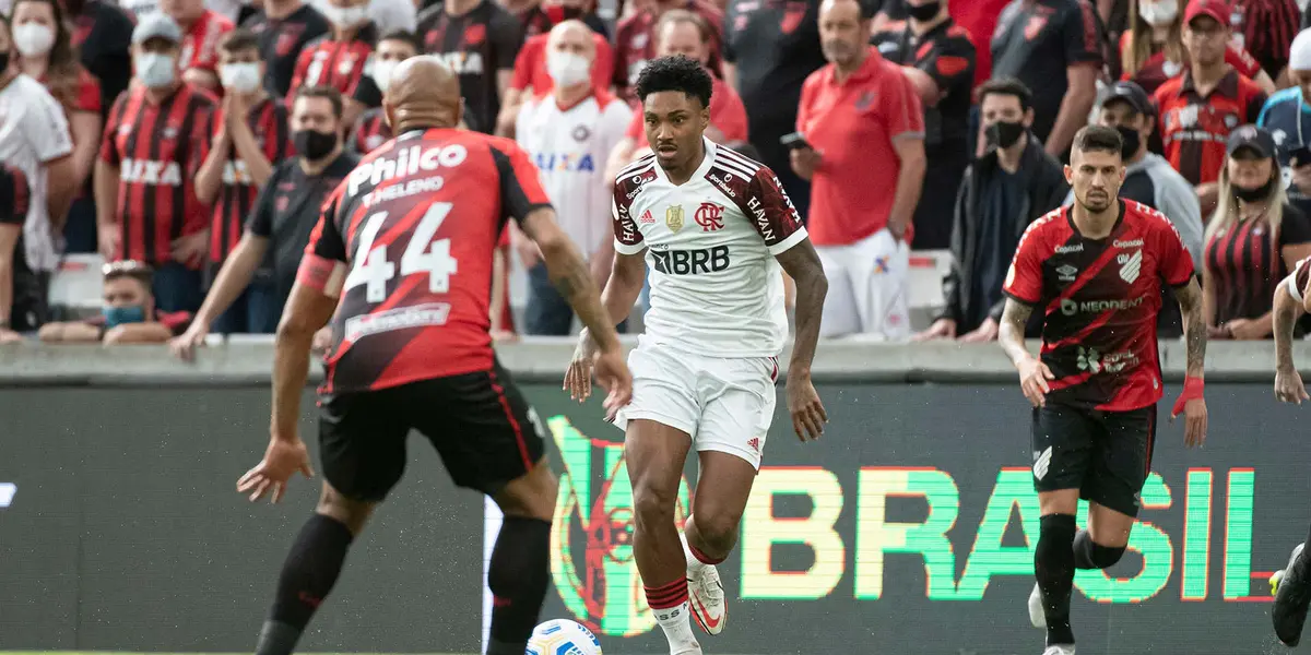 Clube ficou revoltado durante a partida contra o Athletico-PR