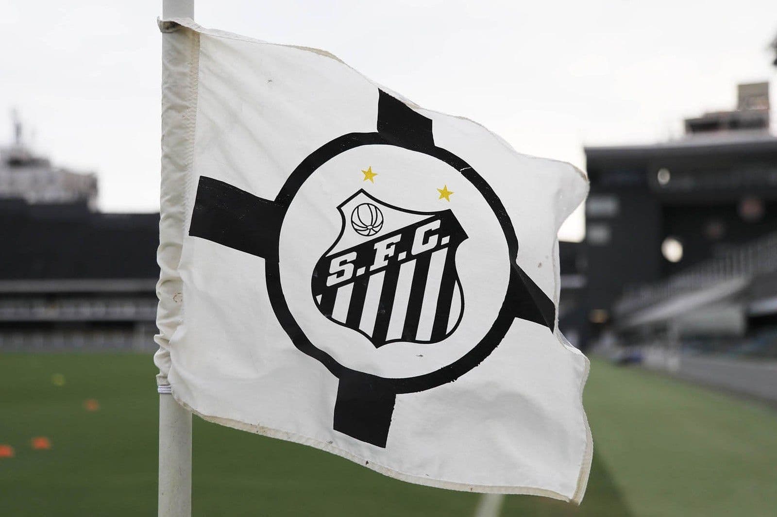 Clube praieiro acertou a contratação de atacante corintiano