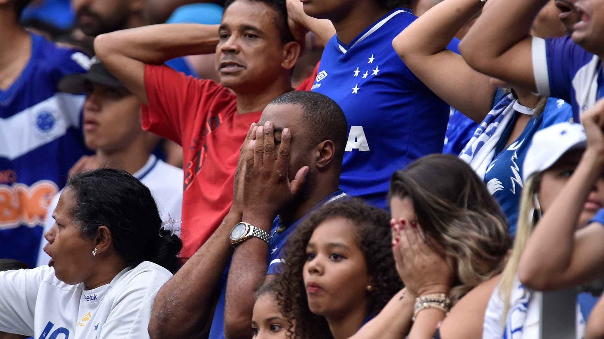 Clube tem três dívidas que, se não sanadas, podem levá-lo à Série C do Brasileirão