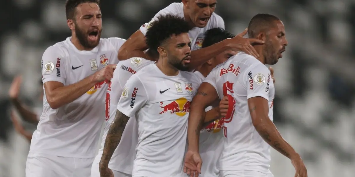 Clube tenta estender empréstimo do atacante