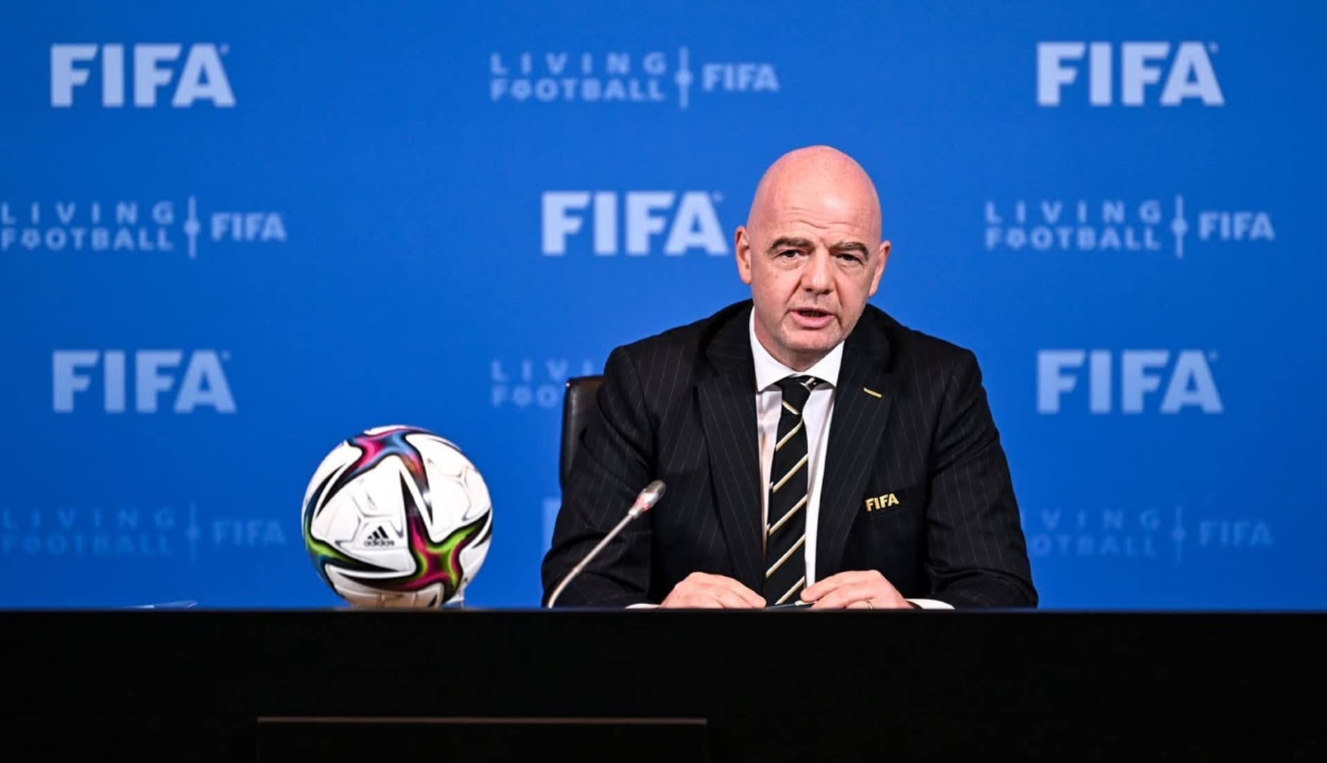 Clubes e seleções de fora de todas as competições oficiais