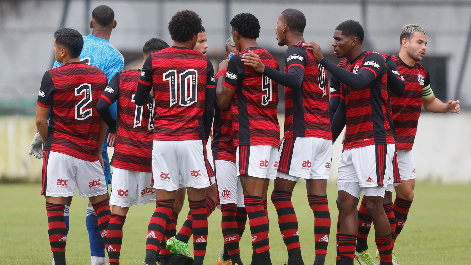 Com a decisão da Libertadores se aproximando, o Flamengo vai fazendo rodízio no time