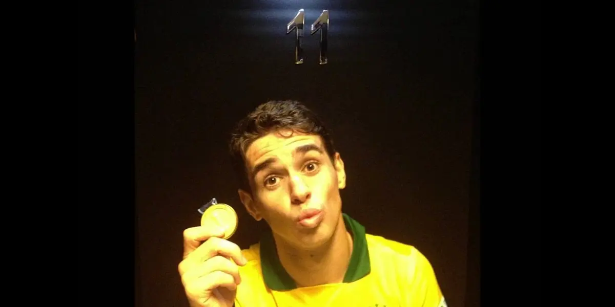 Com ex-jogador da seleção acertado, um ícone do time deve perder a vaga