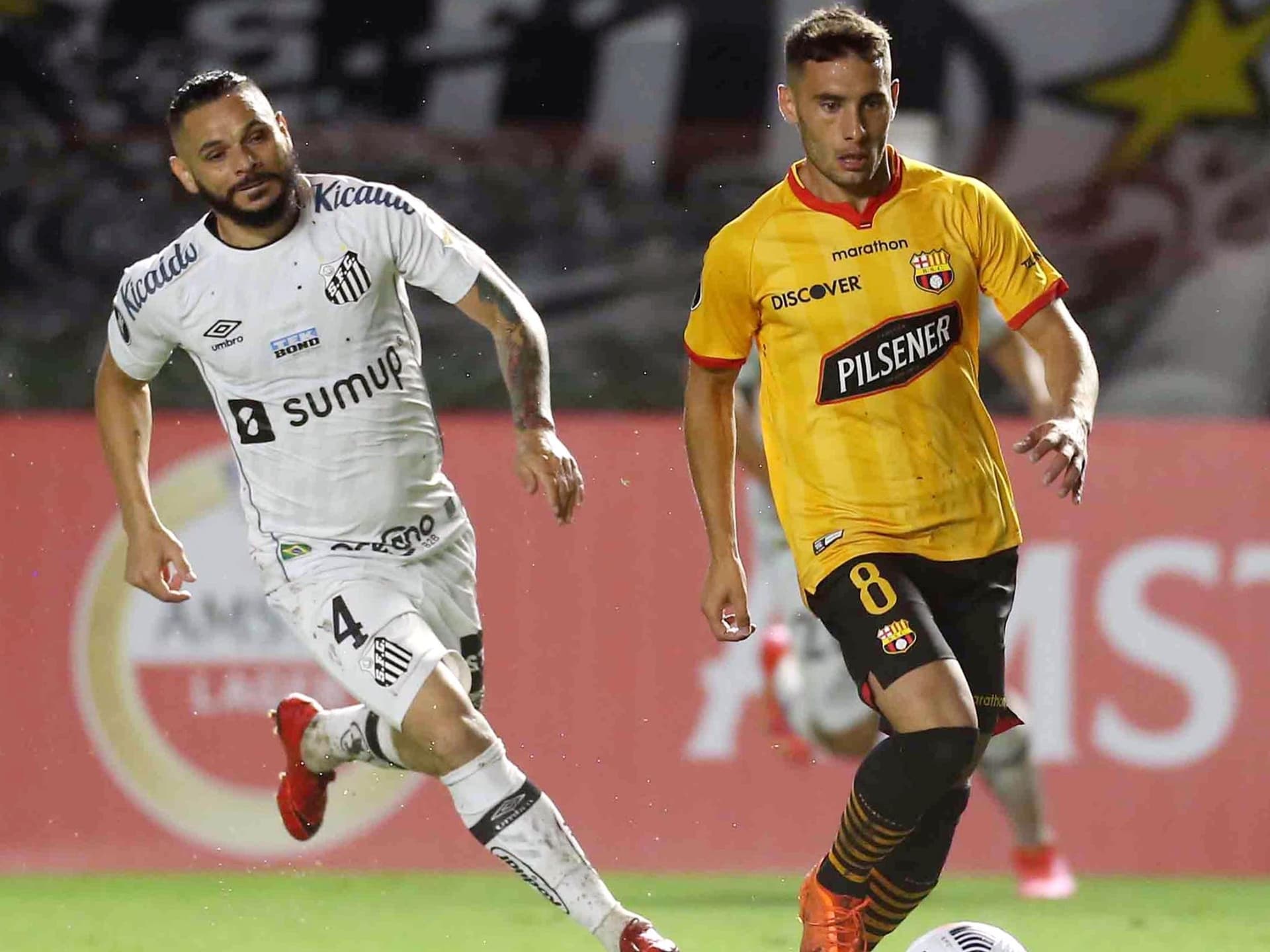 Com gols de Díaz e Montaño, a seleção equatoriana venceu o Brasil por 3 a 1 e levou o Grupo C da Copa Libertadores