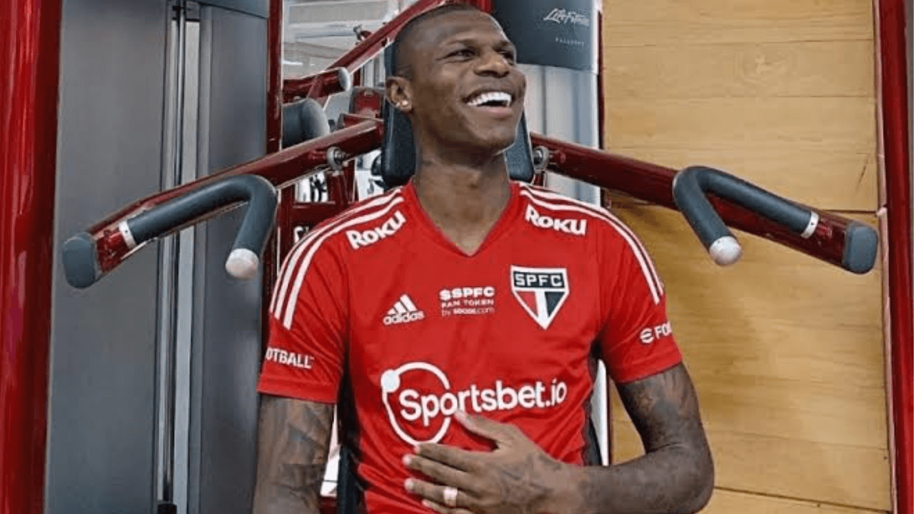 Com lesão do equatoriano, um outro zagueiro foi contratado