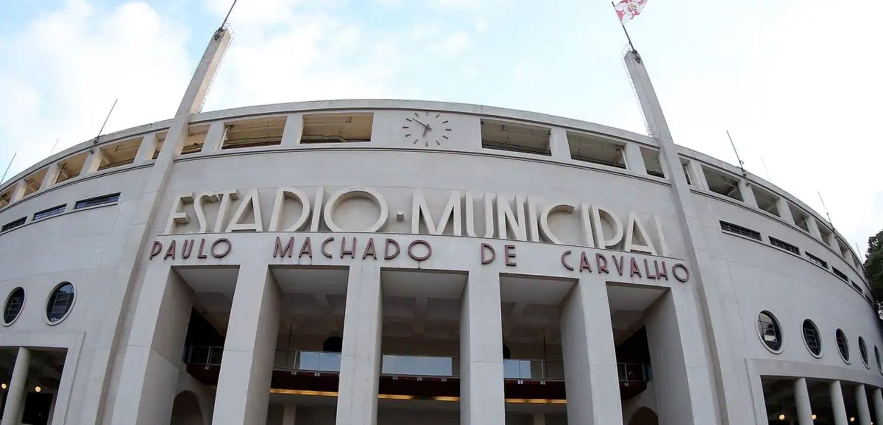 Com o Maracanã precisando ser fechado, o Flamengo precisou encontrar um nova casa. A administração do Pacaembu já pensa em 2024