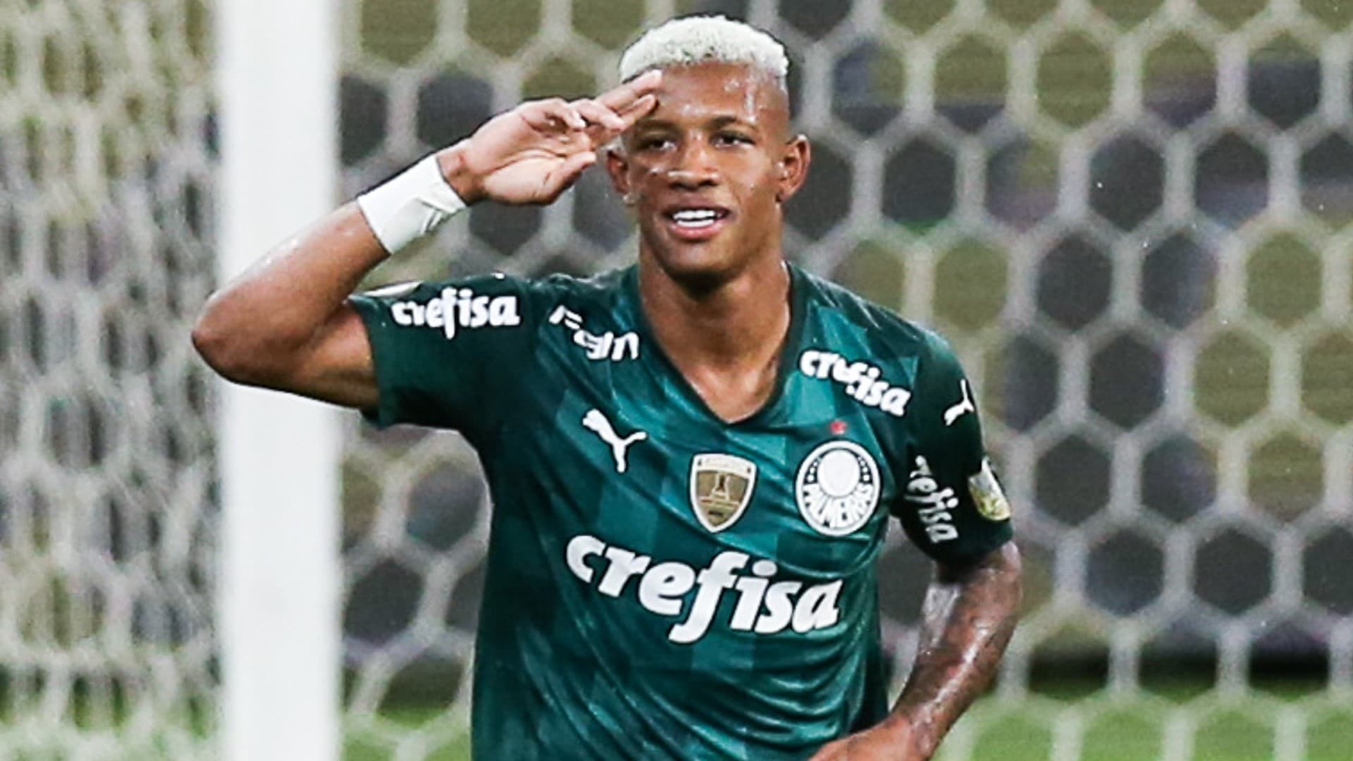 Com a saída do volante para o Nottingham Forest, um jogador da Seleção pode fechar com o Verdão