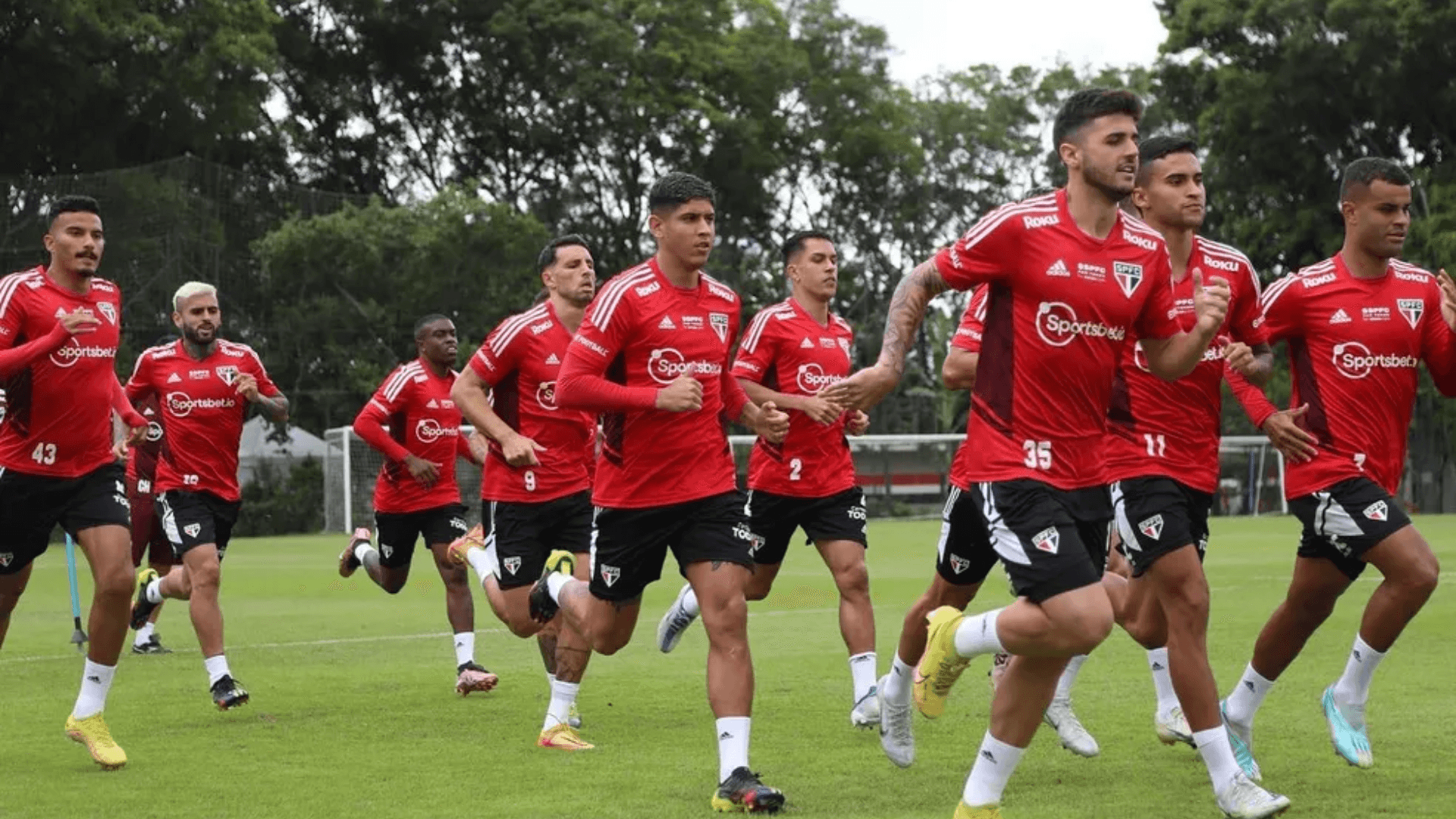 Com Zubeldía fora do campo, seu auxiliar promoveu o jogador ao posto de titular
